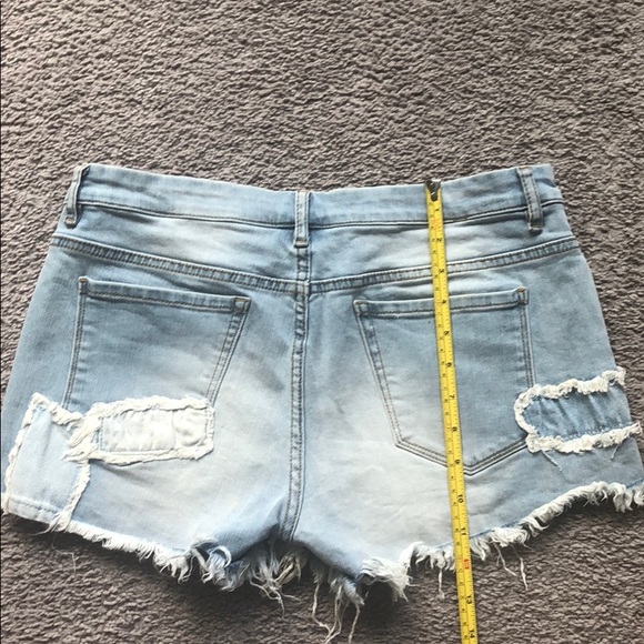Blank NYC Jean Shorts - Picture 4 of 9